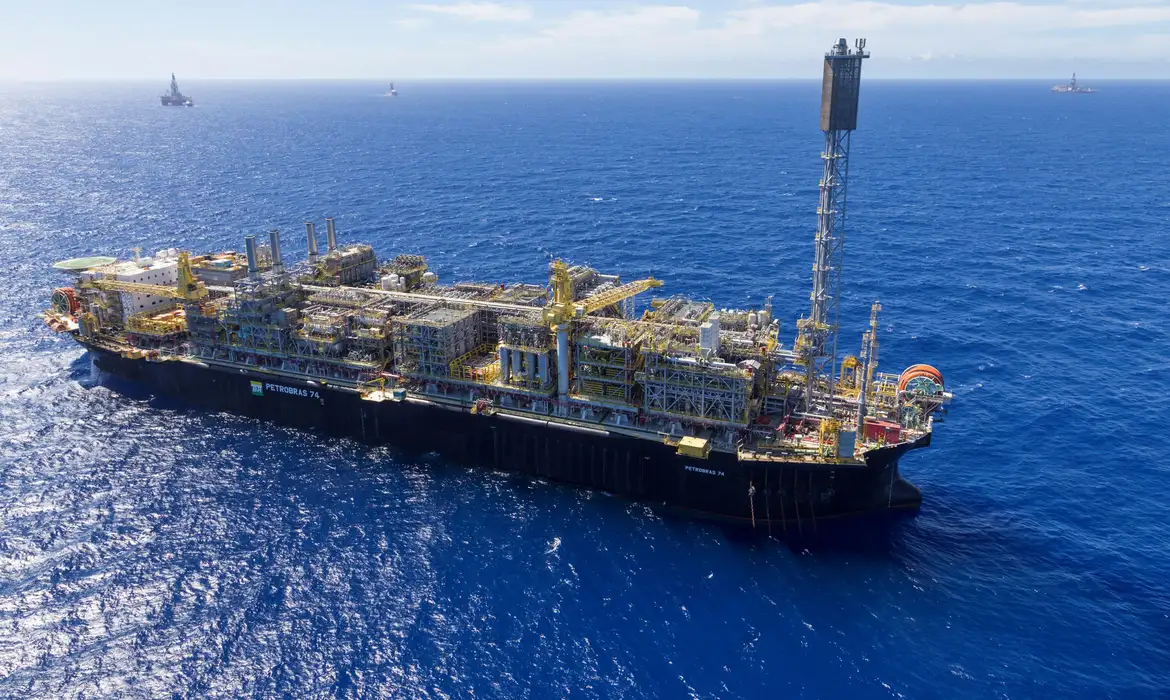 Queda acompanha trégua no Oriente Médio e alívio no fluxo global de combustível