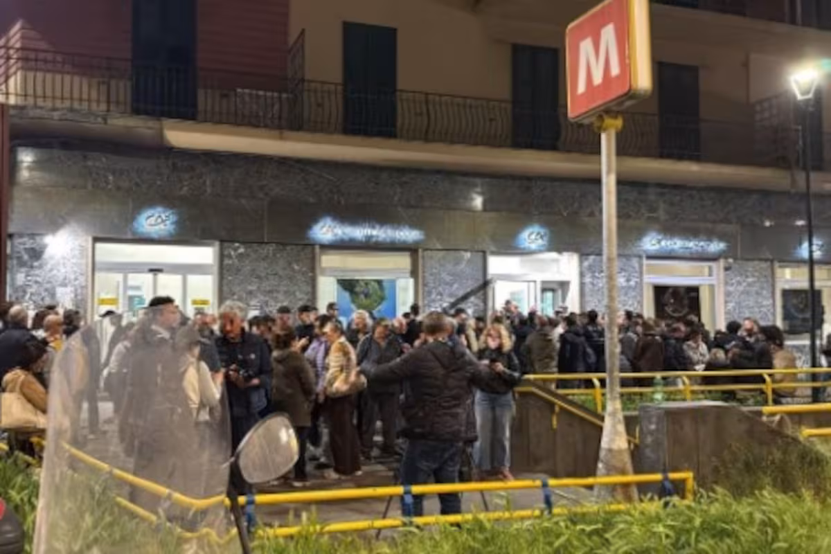 Reféns, túnel e fuga: assalto a banco intriga autoridades italianas