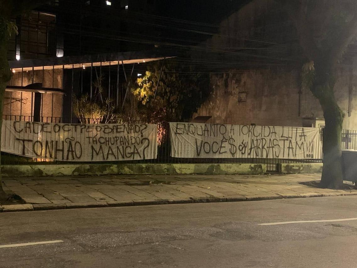 Torcida cobra atitude do presidente azulino Tonhão - 