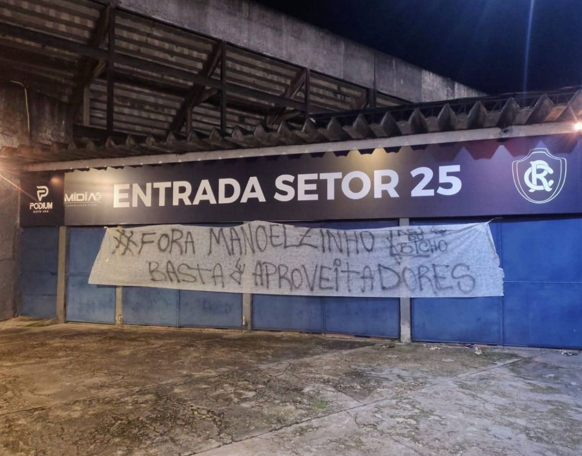 Torcida pede saída do diretor Manoel Ribeiro Filho - 