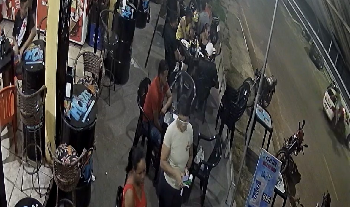 Acidente entre carro e motocicleta é registrado por câmeras em Moju