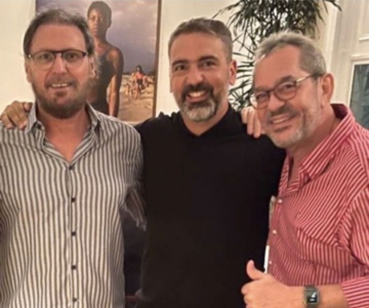 Arlindo Guimarães com os amigos, Diogo Trindade e Ricardo Mello
