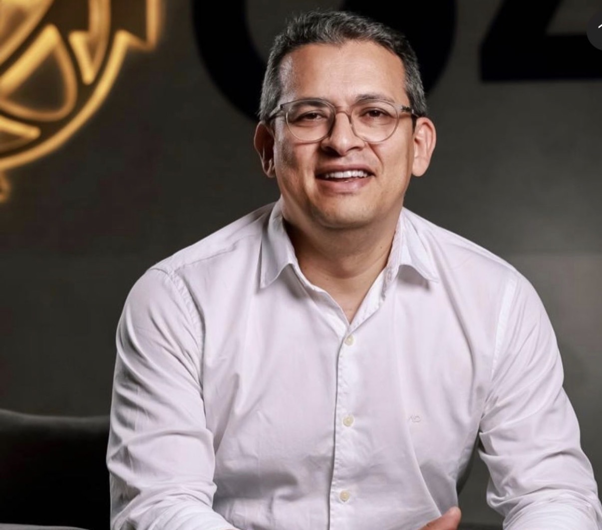 O professor Joaci Lima, diretor geral das Escolas do Grupo Madre Celeste, também aniversariou nessa quarta-feira. Foi homenageado pela comunidade acadêmica, recebendo o carinho dos alunos e colegas de trabalho. 

