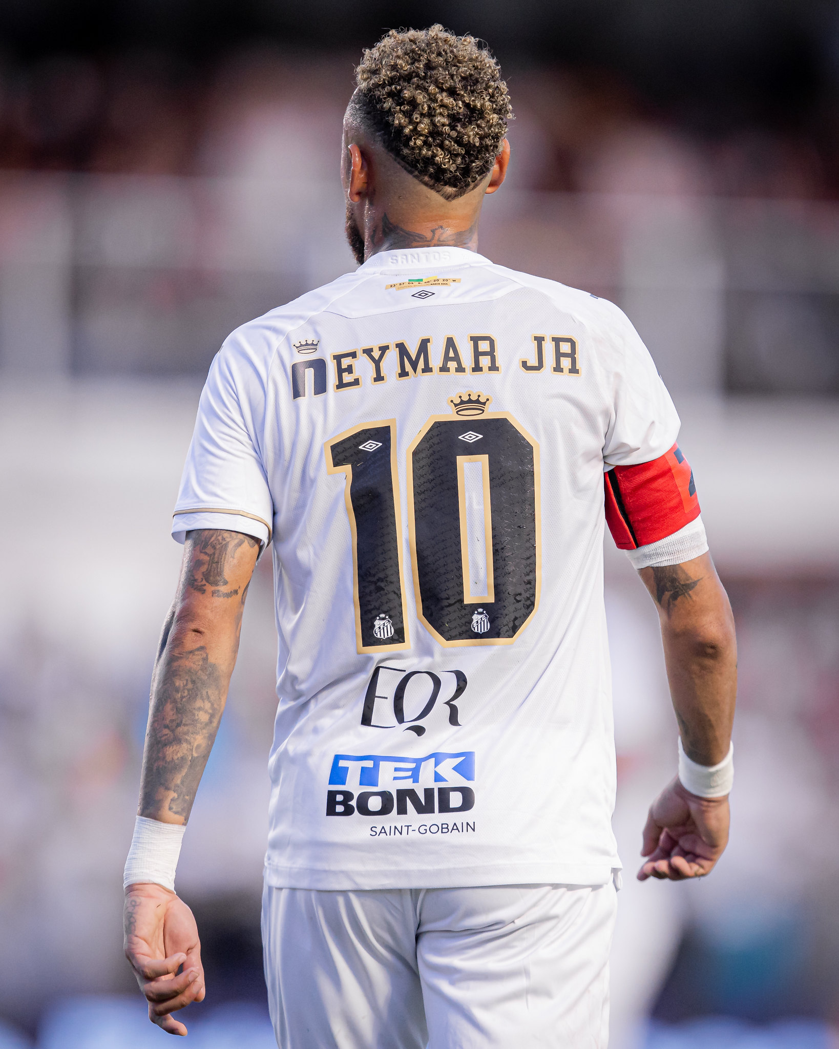 Neymar, camisa 10 e capitão do Santos