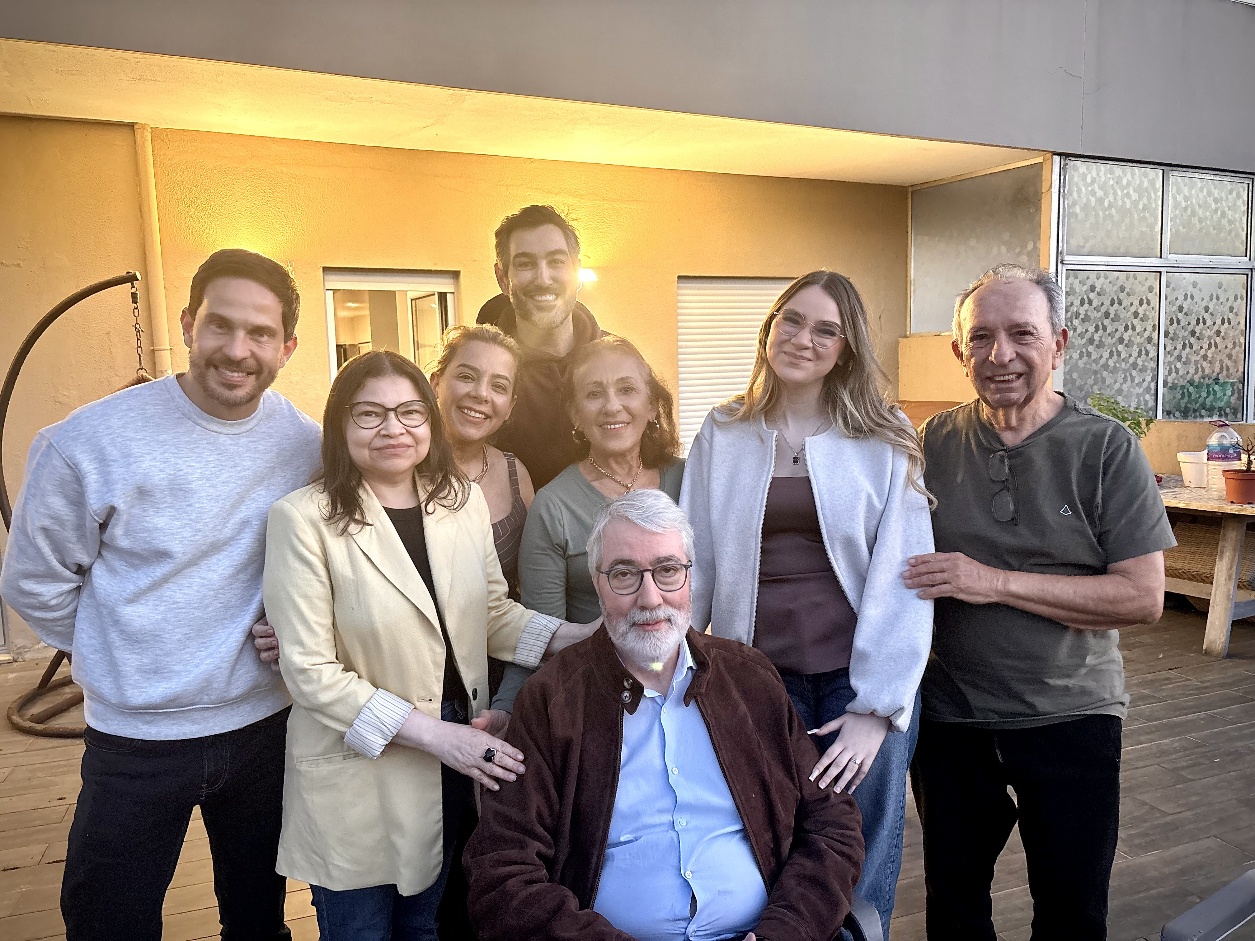 Sarah e Amadeu Frade com a filha, Amarah Farage, receberam amigos