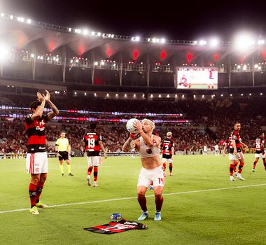 Imagem - Flamengo vence o Bahia no Maracanã em noite de homenagem a Oscar Schmidt
