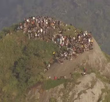 Imagem - Cerca de 200 turistas ficam ilhados no Morro Dois Irmãos durante operação no Vidigal
