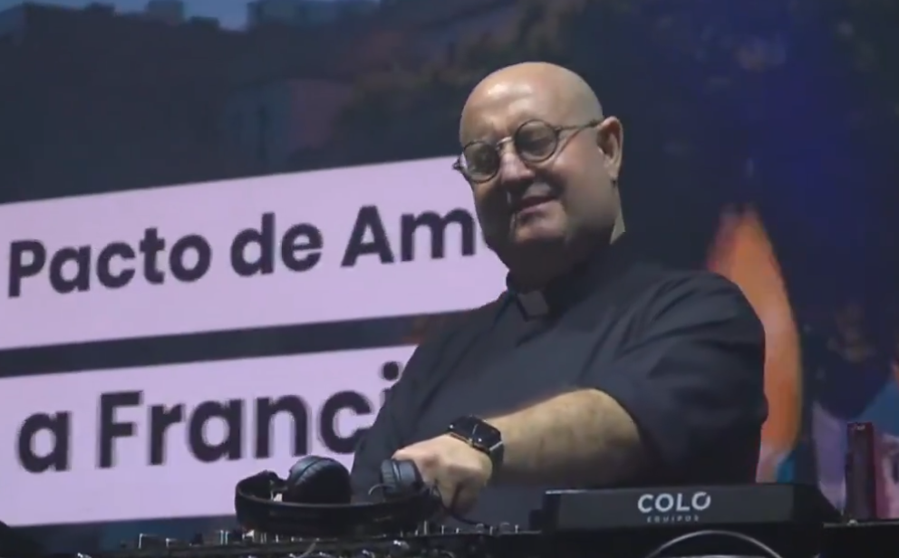 Imagem - Padre DJ reúne multidão em Buenos Aires e transforma mensagem religiosa em pista de dança