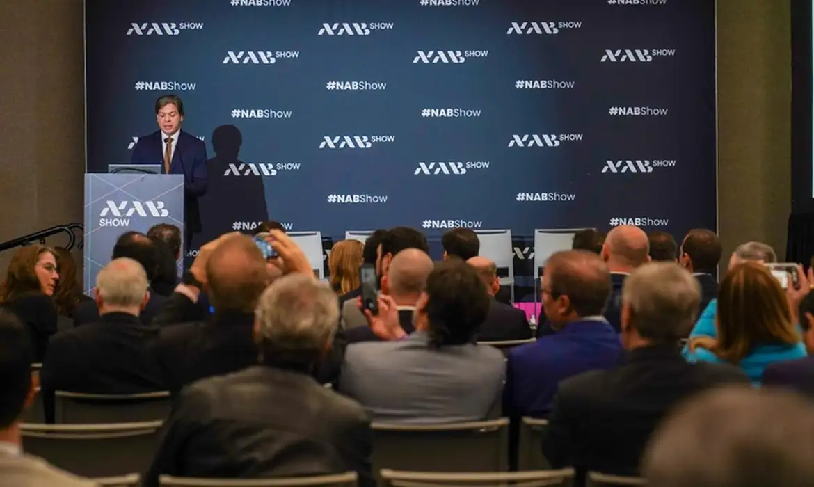 Governo estuda distribuir kits de acesso para famílias de baixa renda

