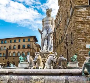 Imagem - Turista tenta tocar pênis de estátua na Itália e é multada em R$ 30 mil