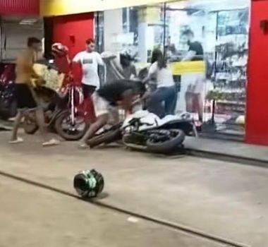 Imagem - Vídeo: Motociclista é agredido e tem camisa do Paysandu arrancada em Ananindeua