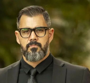 Imagem - Juliano Cazarré vende cura para "homens enfraquecidos" sob chuva de críticas de colegas