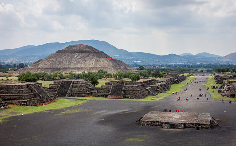 Ataque deixou uma turista morta e ao menos 13 feridos em ponto turístico de Teotihuacan