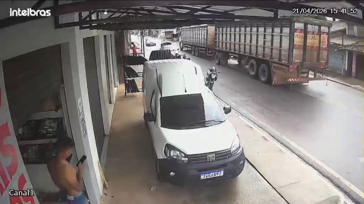 Colisão entre carreta e moto deixa motociclista ferido no Acará