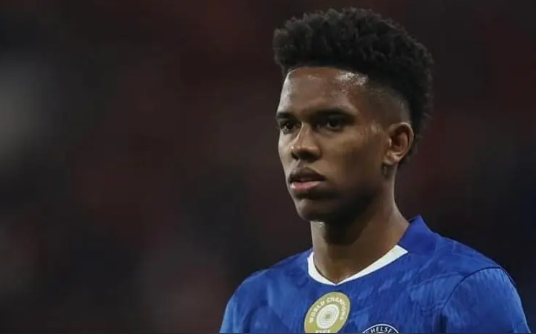 Exames apontam problema muscular na coxa e afastam jogador por longo período