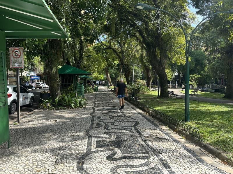 O aparecimento do animal morto ocorre em meio a um cenário de preocupação envolvendo a morte de um homem que teria relação com fezes de uma garça