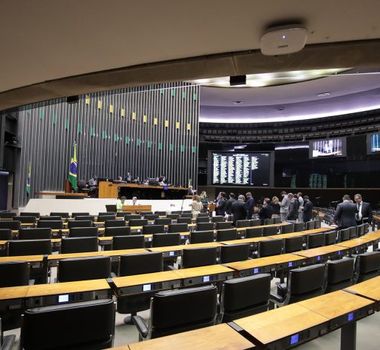 Imagem - Câmara aprova penas mais rígidas para presos que agredirem mulheres durante saída temporária