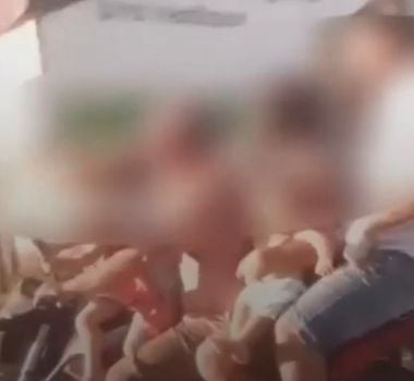 Imagem - Motoqueiro transporta seis pessoas, incluindo bebê, sem capacete no Pará