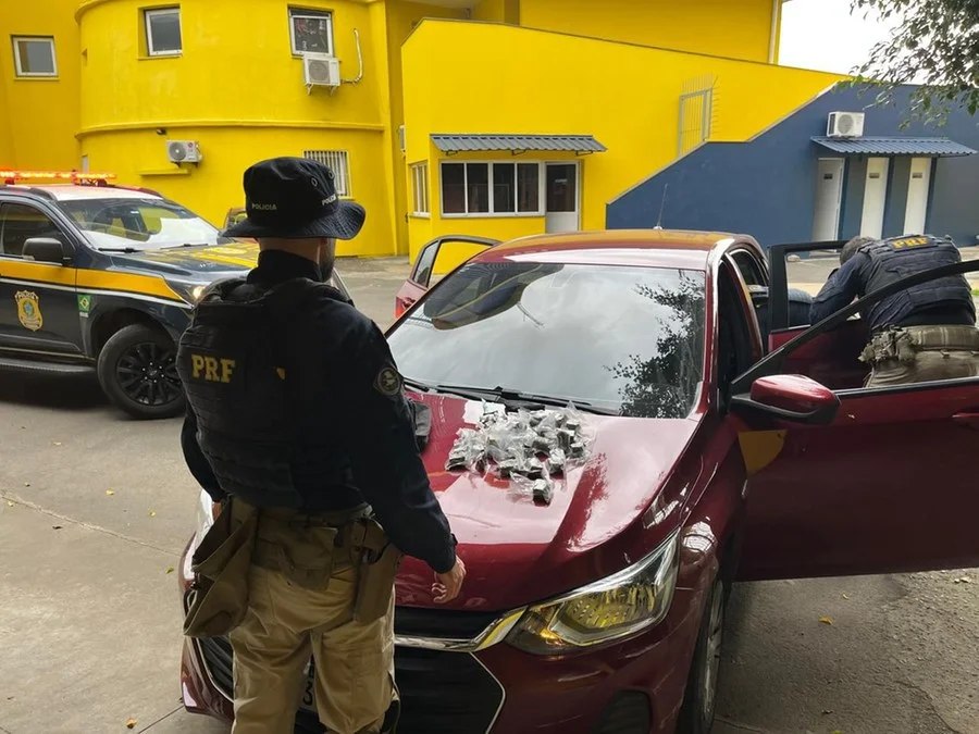 Jovem de 23 anos foi detido com drogas após perseguição que terminou na Orla do Guaíba