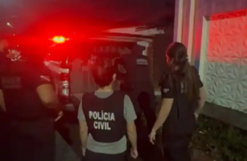 Segundo a polícia, ele é suspeito de atacar pai e filho em julho de 2025, em Tailândia

