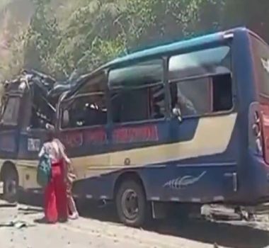 Imagem - Atentado a ônibus deixa rastro de destruição no sudoeste da Colômbia