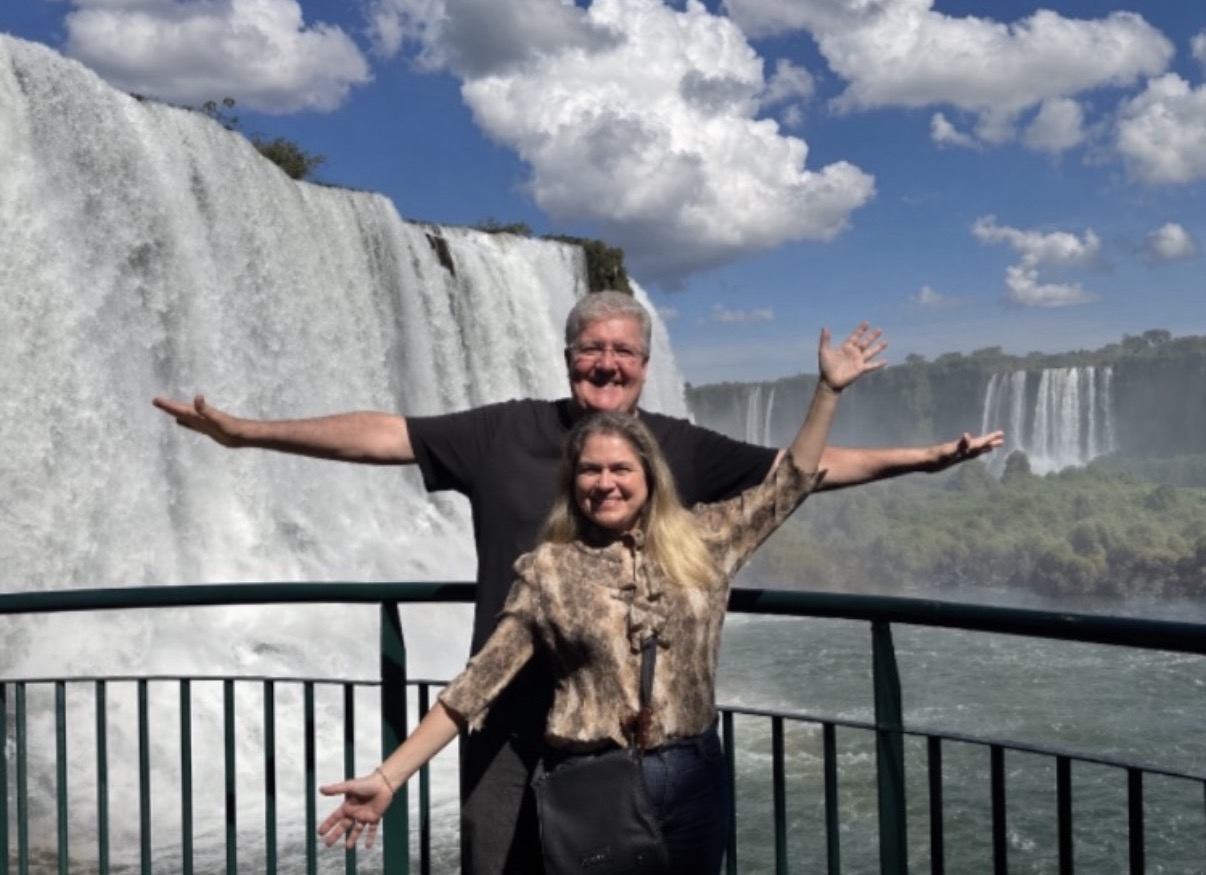 Leila e Maurício Monteiro, em pleno giro pelas Cataratas do Iguaçu 
