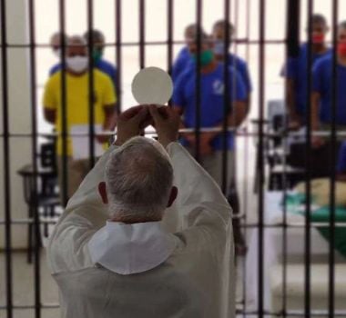 Imagem - CNBB aponta favorecimento a evangélicos nas prisões em dossiê ao papa