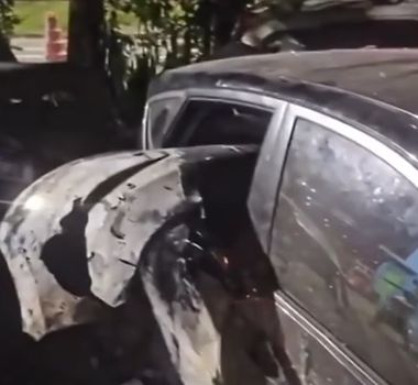 Imagem - Motorista perde controle, atinge 4 carros e invade fachada de 3 casas em Santo André em São Paulo