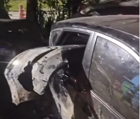 Imagem - Motorista perde controle, atinge 4 carros e invade fachada de 3 casas em Santo André em São Paulo