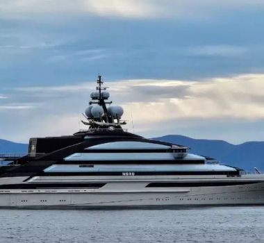 Imagem - Superiate de US$ 500 milhões ligado a oligarca russo desafia tensões e cruza o Estreito de Ormuz