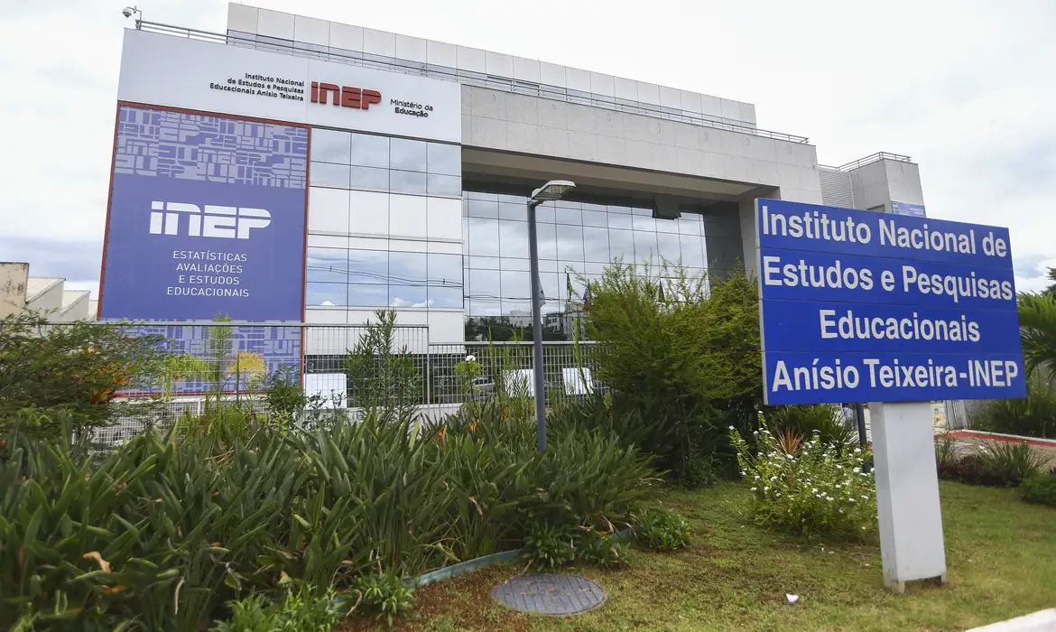 Imagem - MEC prorroga prazo para pedir isenção da taxa de inscrição do Enem; saiba até quando