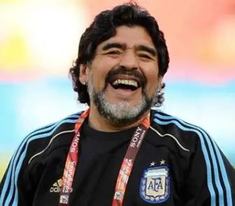 Imagem - Irmãs e advogado de Maradona serão julgados por gestão fraudulenta das marcas do craque