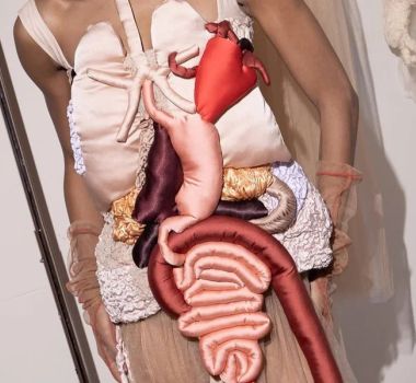 Imagem - Conheça a única estilista brasileira na exposição “Costume Art”