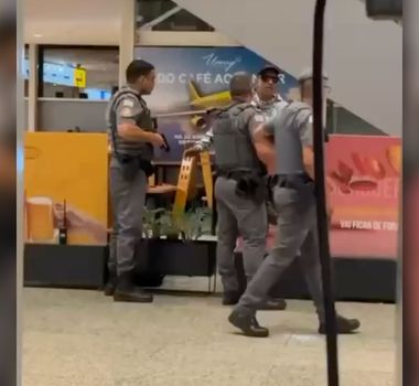 Imagem - Homem é detido com espada dentro de aeroporto, em Campinas