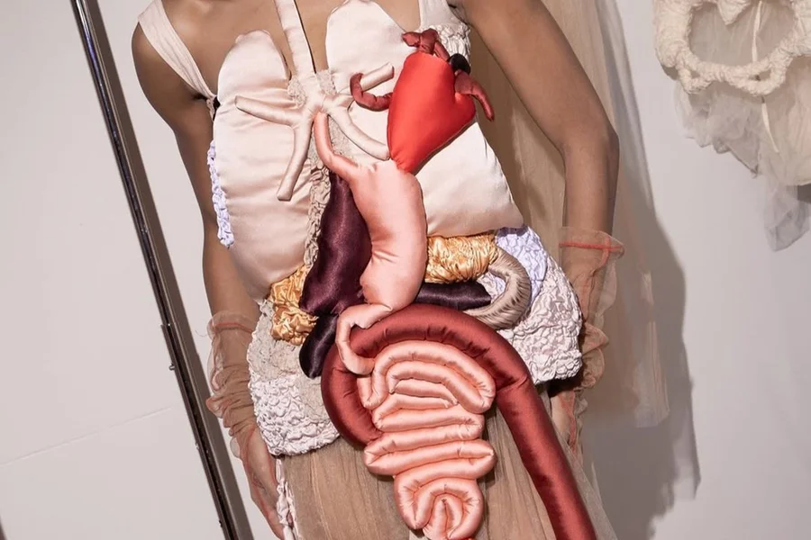 Imagem - Conheça a única estilista brasileira na exposição “Costume Art”