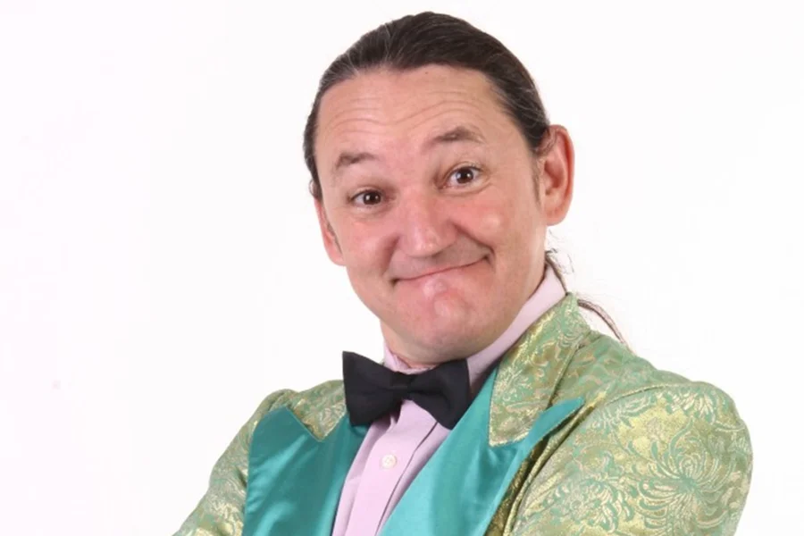 Artista seguirá em reabilitação após acidente de moto em São Paulo