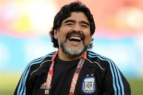 Imagem - Irmãs e advogado de Maradona serão julgados por gestão fraudulenta das marcas do craque