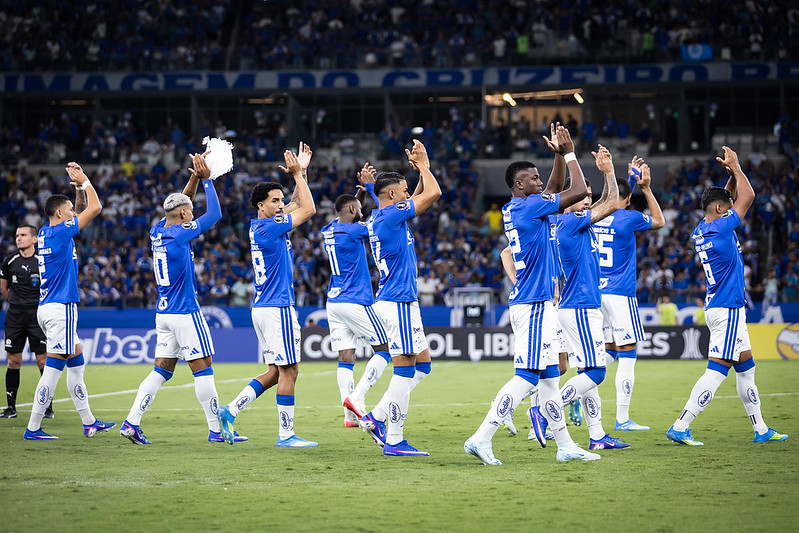Raposa pega os argentinos no Mineirão - 