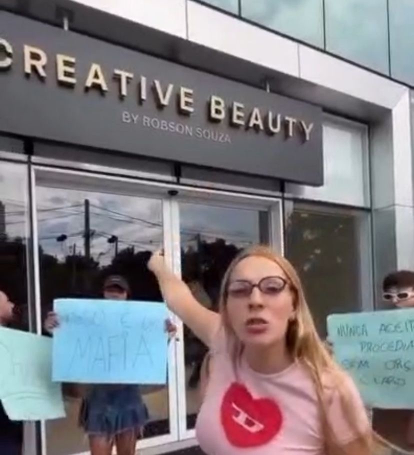 Segundo relatos divulgados nas redes, a ação ocorreu após Jojo sair em defesa do profissional e criticar questionamentos sobre os valores cobrados pelos serviços

