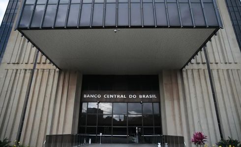 Copom decide Selic em meio a guerra e inflação acelerando