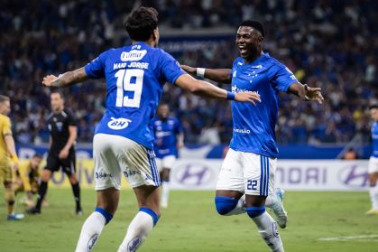 Cruzeiro entra em campo contra o racismo e aciona Conmebol após hostilidades de argentinos

