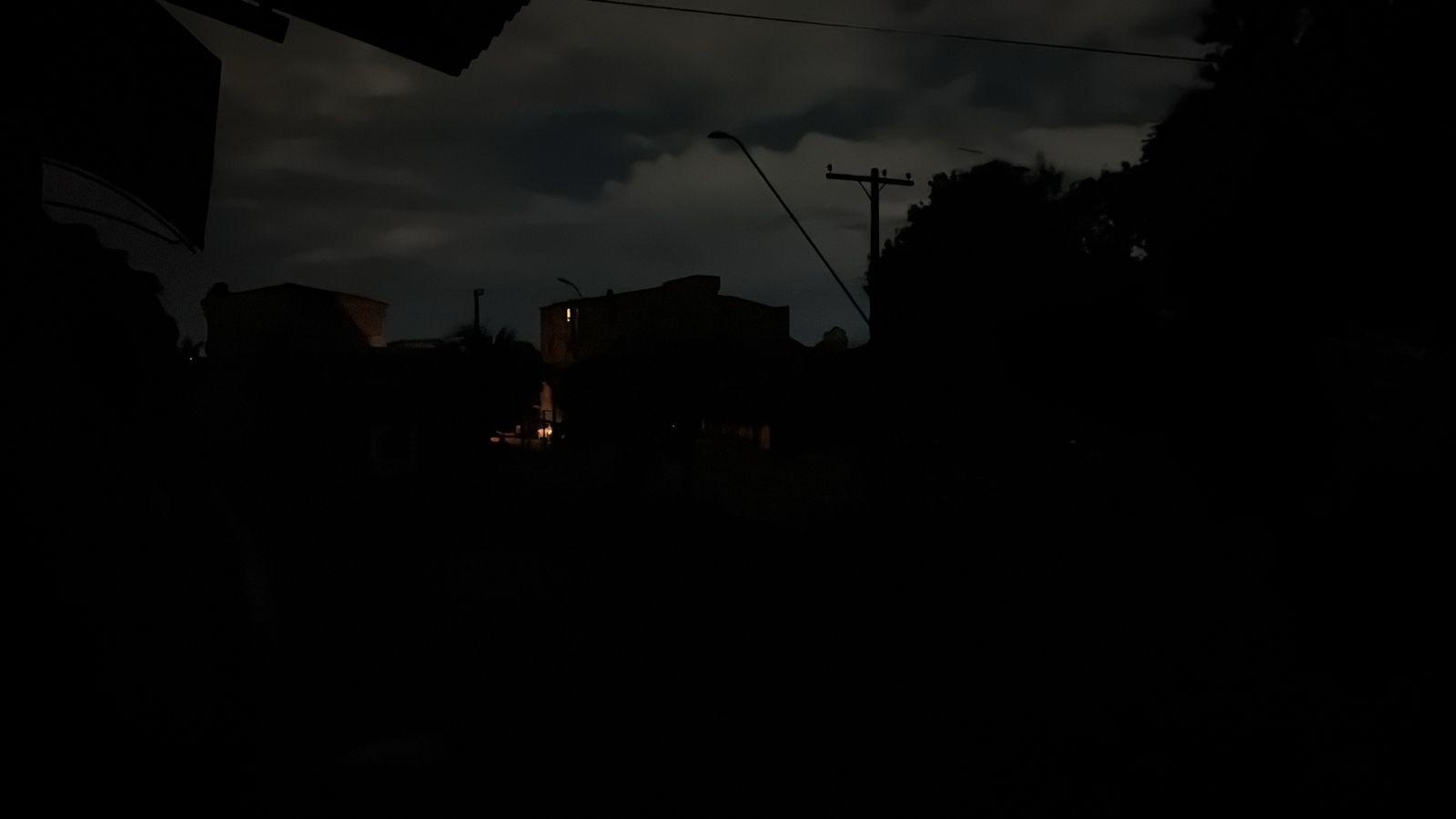 Imagem - Moradores do Conjunto Medice, na Marambaia, enfrentam mais de duas horas sem energia elétrica