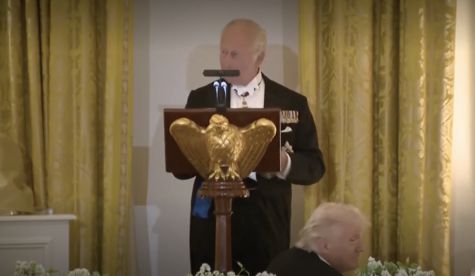 Imagem - Rei Charles faz brincadeira com Trump durante visita à Casa Branca