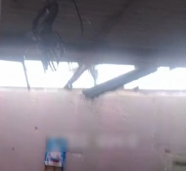 Imagem - Ventania destelha casa no bairro do Tapanã e derruba árvore no Outeiro, em Belém