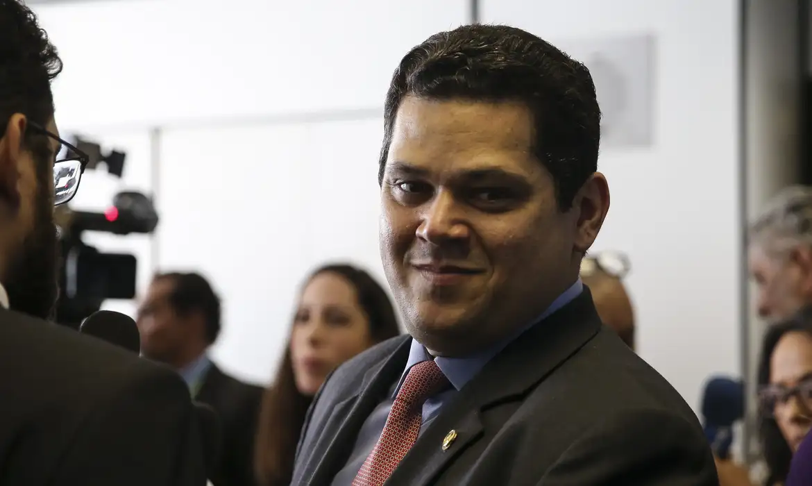 A ideia é permitir mudanças que possam beneficiar envolvidos nos atos de 8 de janeiro, sem mexer nas regras mais duras aplicadas a crimes graves

