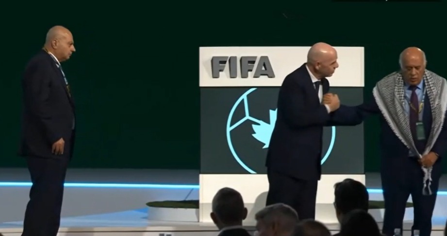 Imagem - Dirigente palestino recusa aperto de mão de representante israelense em congresso da FIFA