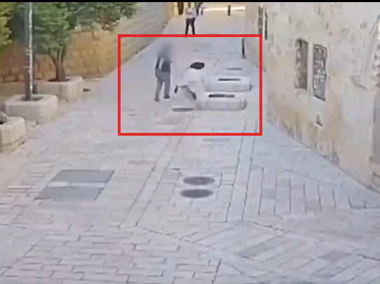 Freira é atacada com empurrão e chute enquanto caminhava em Jerusalém