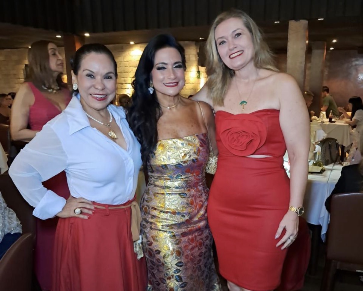 Gilvana com as amigas Silvia Bezerra e Lenice Mendes