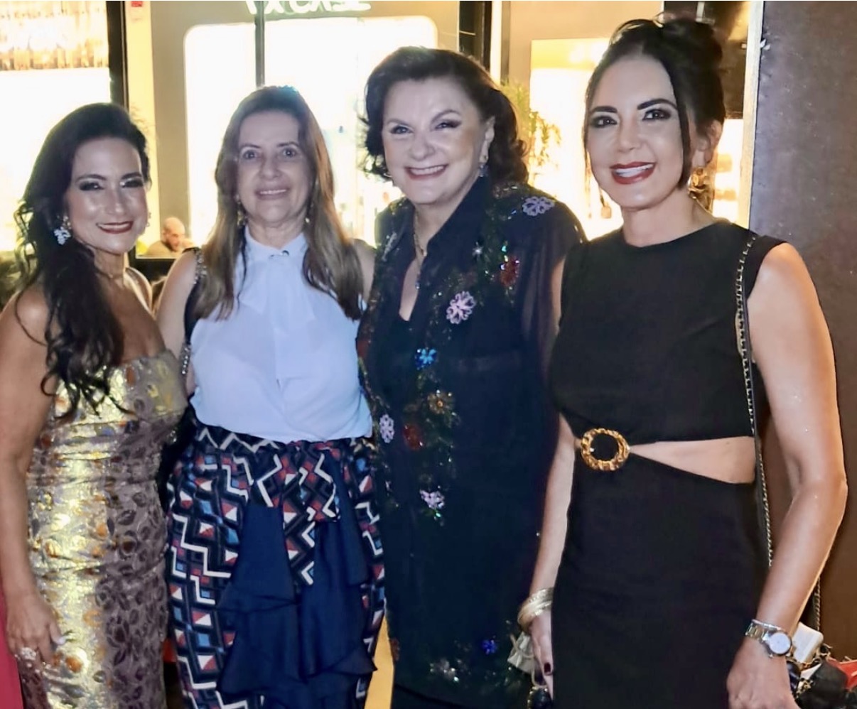 Gilvana com Margareth Penner, Telma Guerreiro e Fadia Freire que, juntamente com a Margareth, promoverão mais um Bazar Fashion Days, nas próximas terça e quarta-feiras, 5 e 6, no Hotel Radisson. 