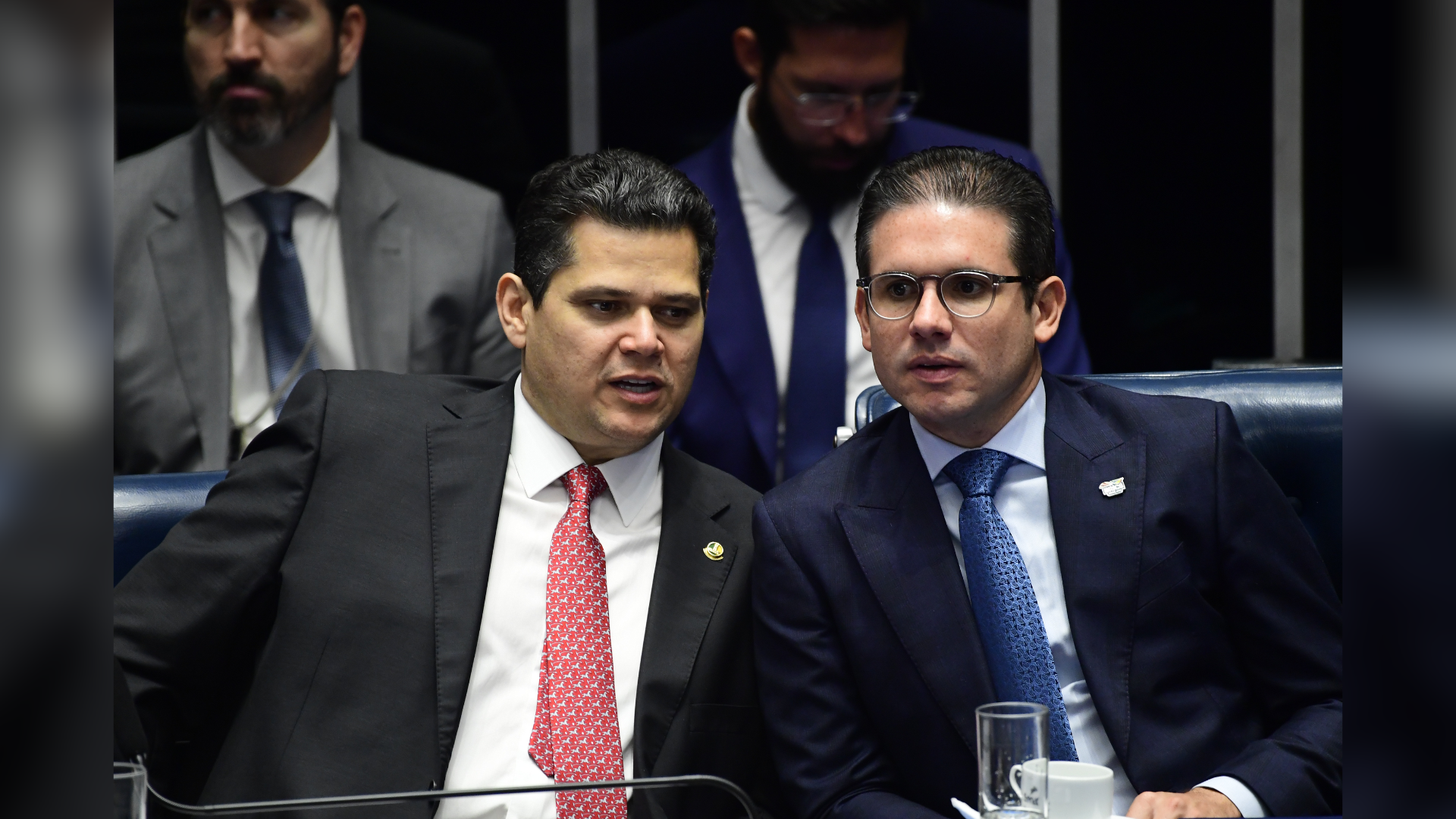 Levantamento mostra mais de 80% de avaliação negativa dos chefes da Câmara e do Senado